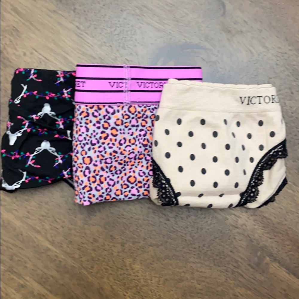 Victoria’s Secret panties (set of 2) in S.